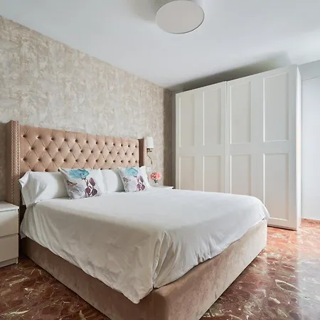 Sun-kissed Getaway Apartment